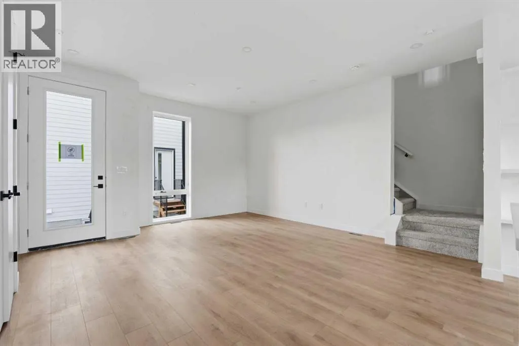 203, 212 32 Avenue NE