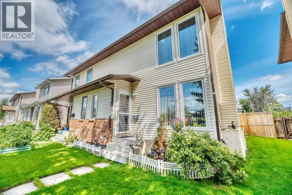 5 Falsby Place NE