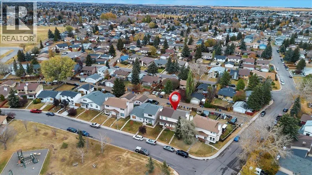 5 Falsby Place NE