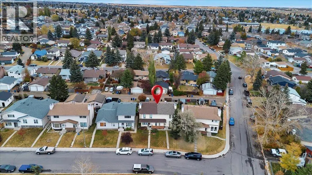 5 Falsby Place NE