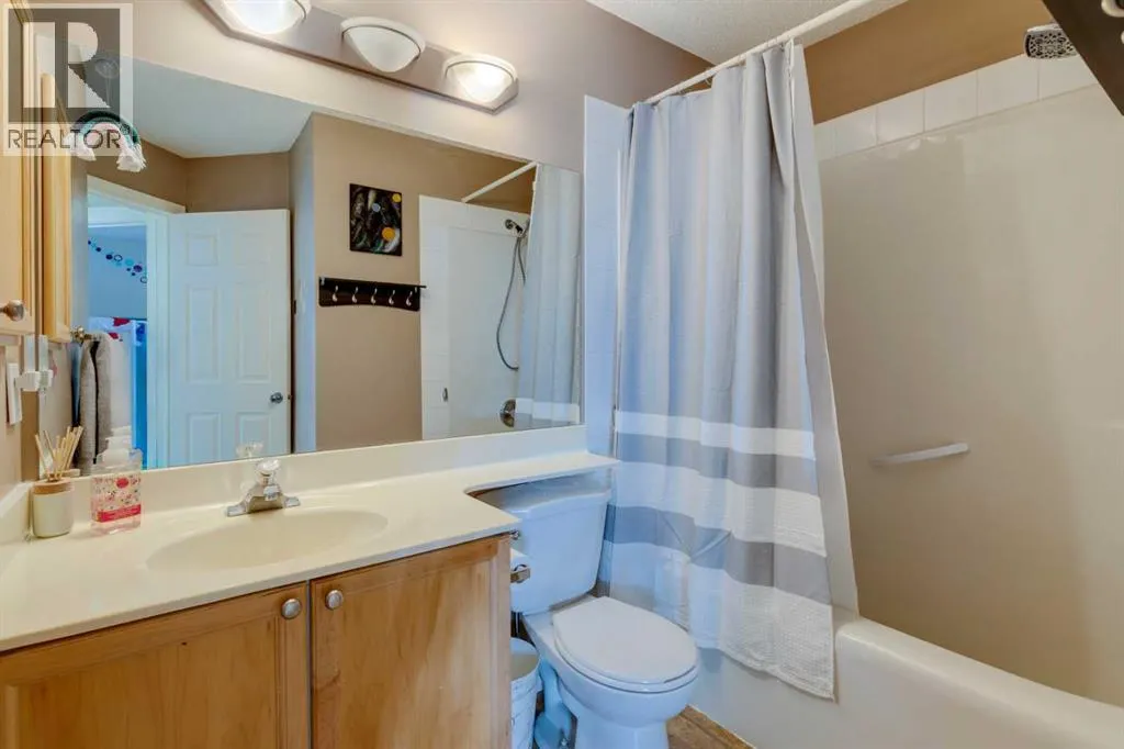 85 Crystal Shores Crescent