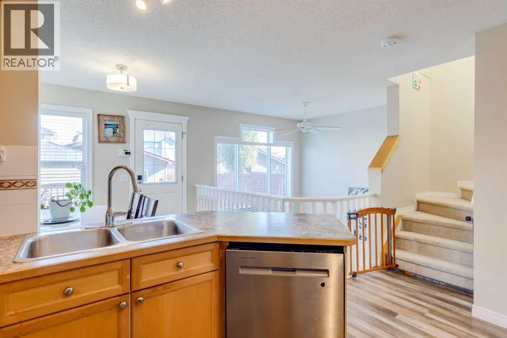 85 Crystal Shores Crescent