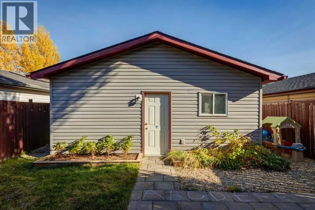 85 Crystal Shores Crescent