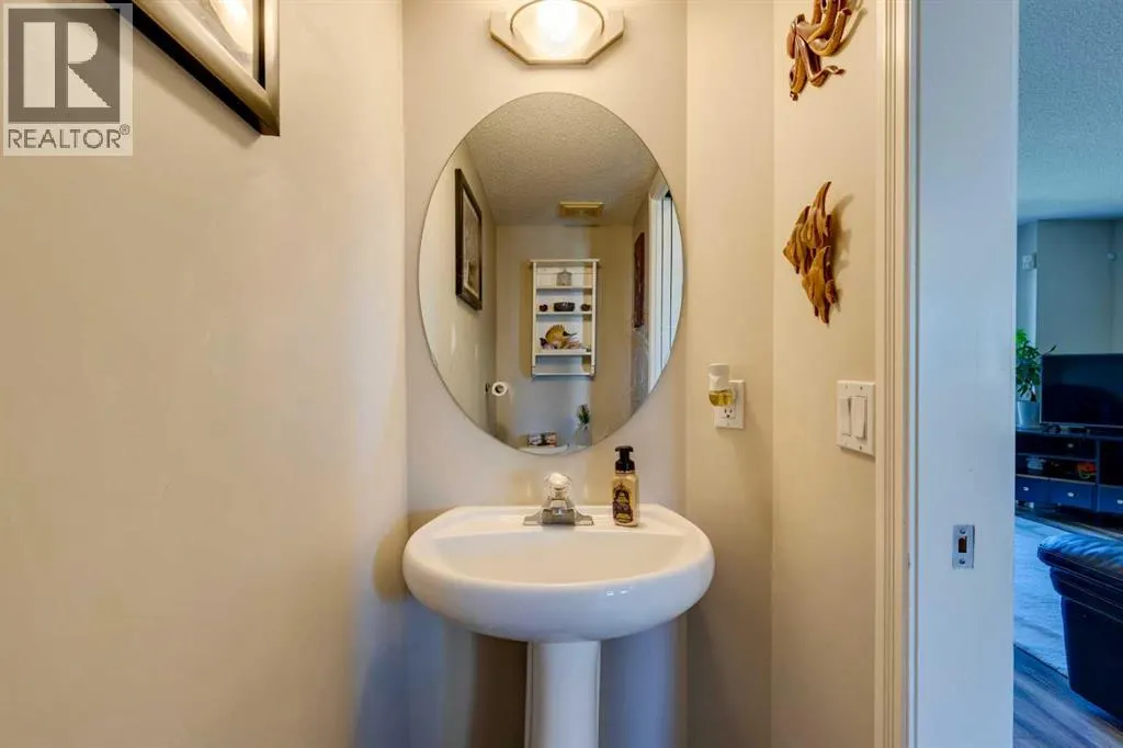 85 Crystal Shores Crescent