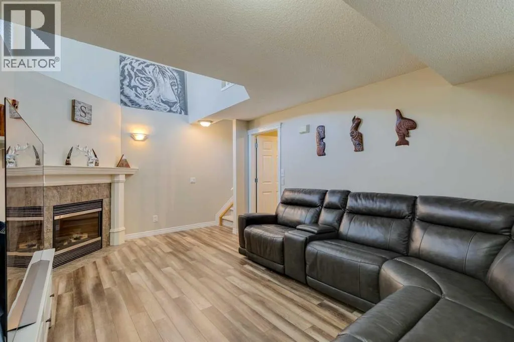 85 Crystal Shores Crescent