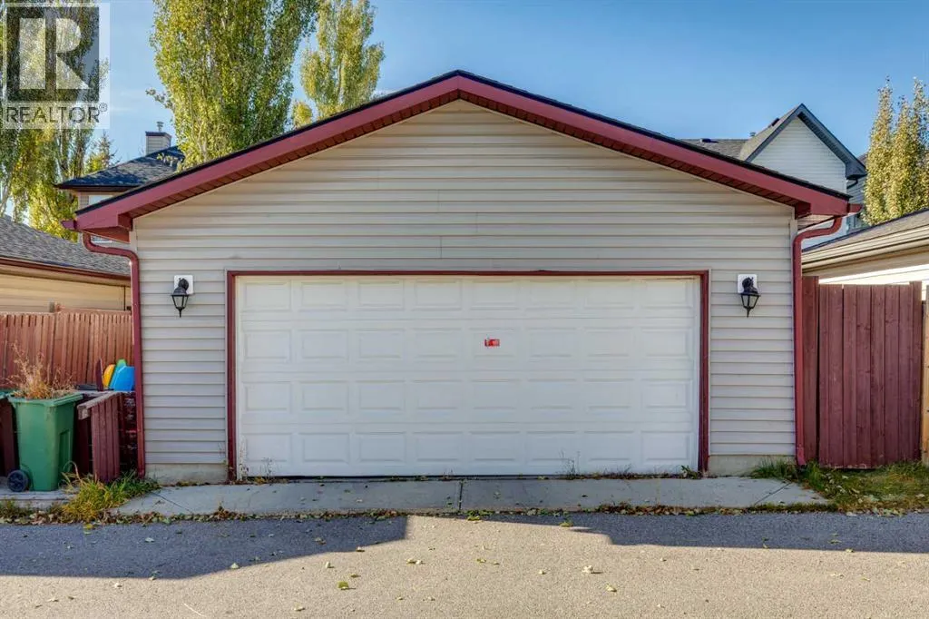 85 Crystal Shores Crescent