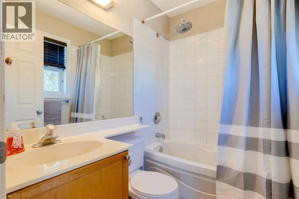 85 Crystal Shores Crescent