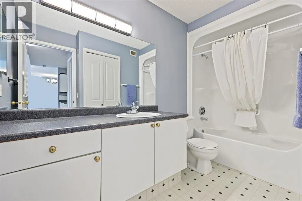 309, 102 Centre Court