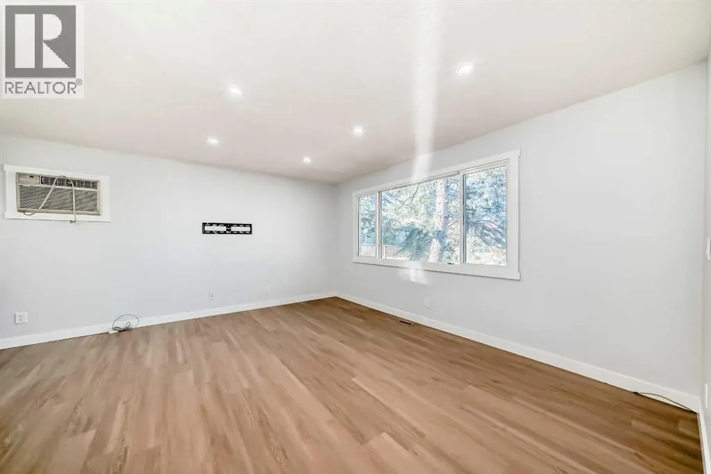 207 Pinecliff Way NE