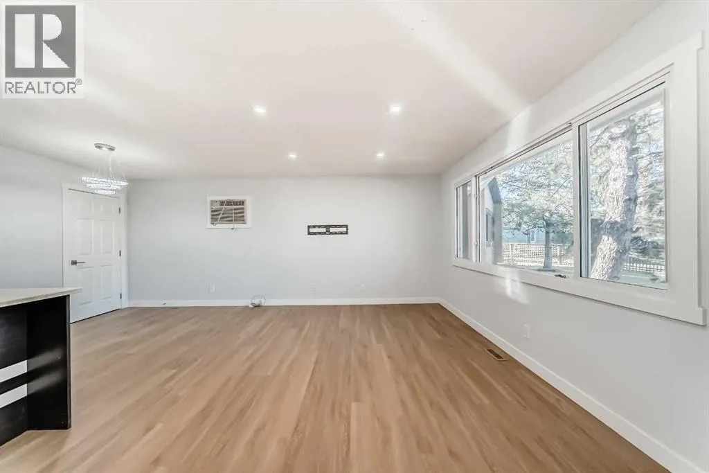 207 Pinecliff Way NE