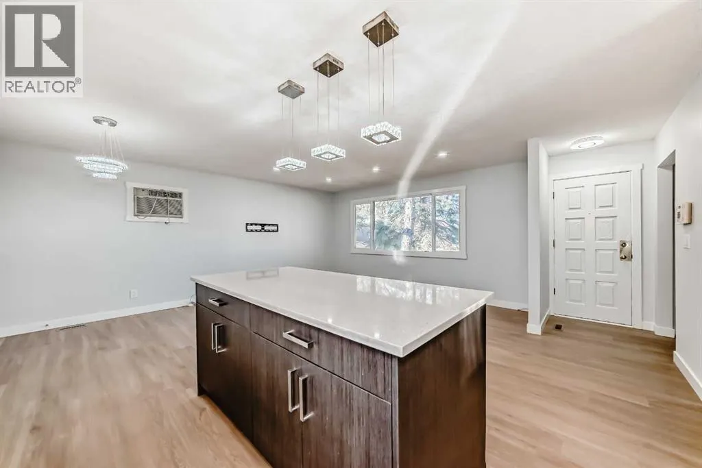 207 Pinecliff Way NE