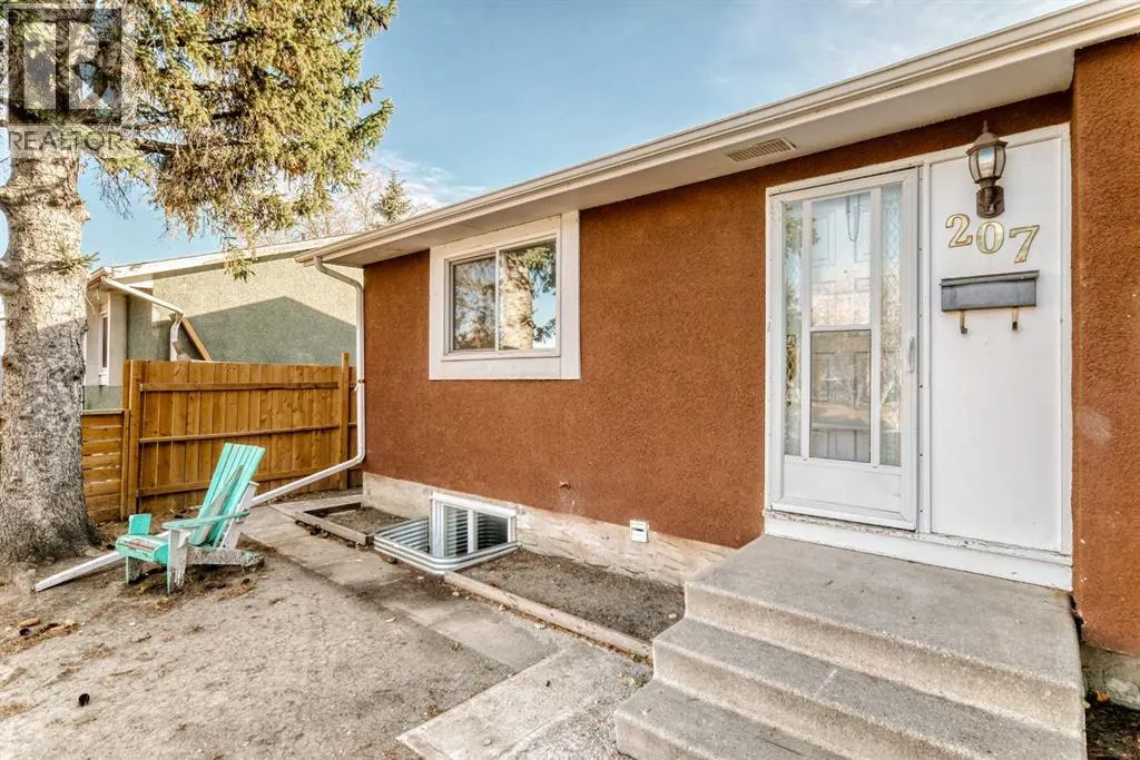 207 Pinecliff Way NE