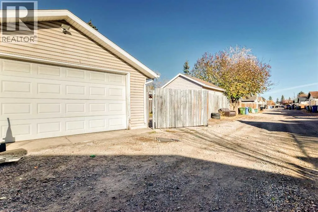 207 Pinecliff Way NE