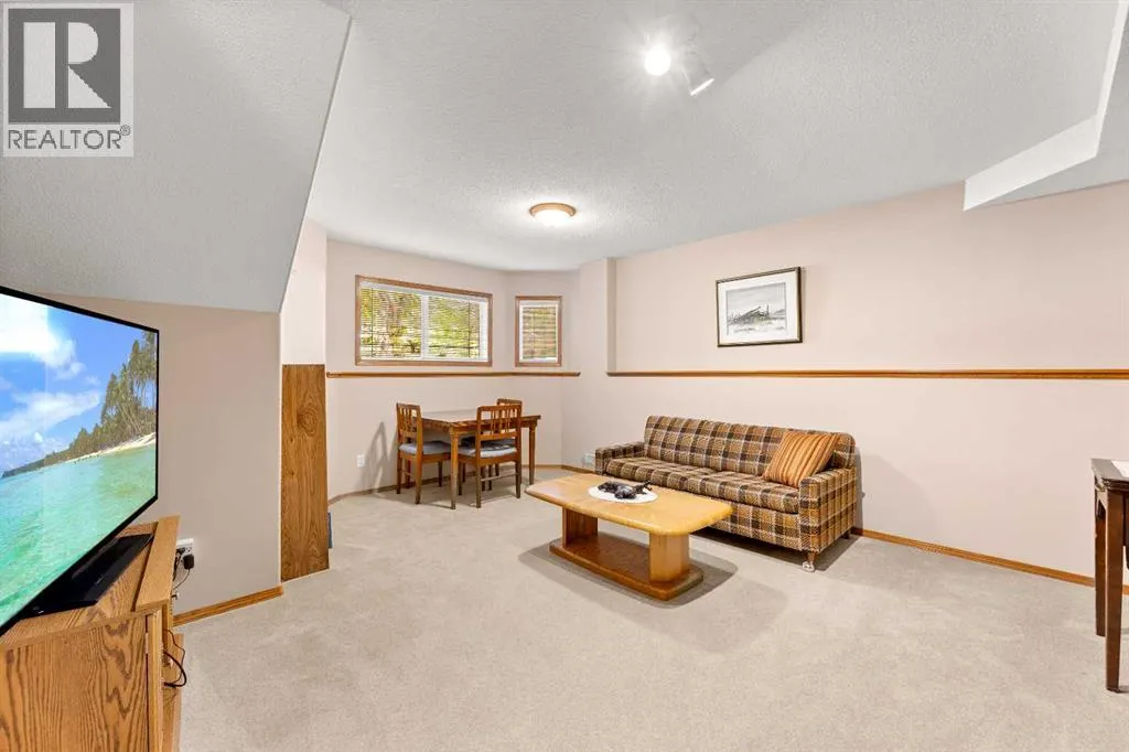 164 Stonegate Close NW