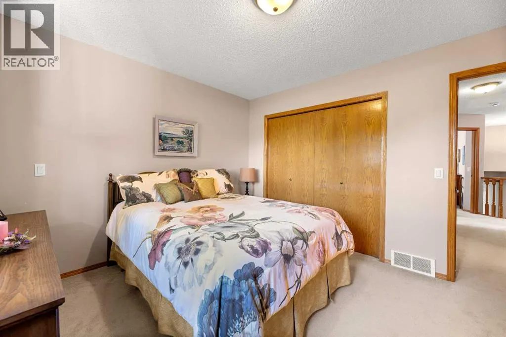 164 Stonegate Close NW