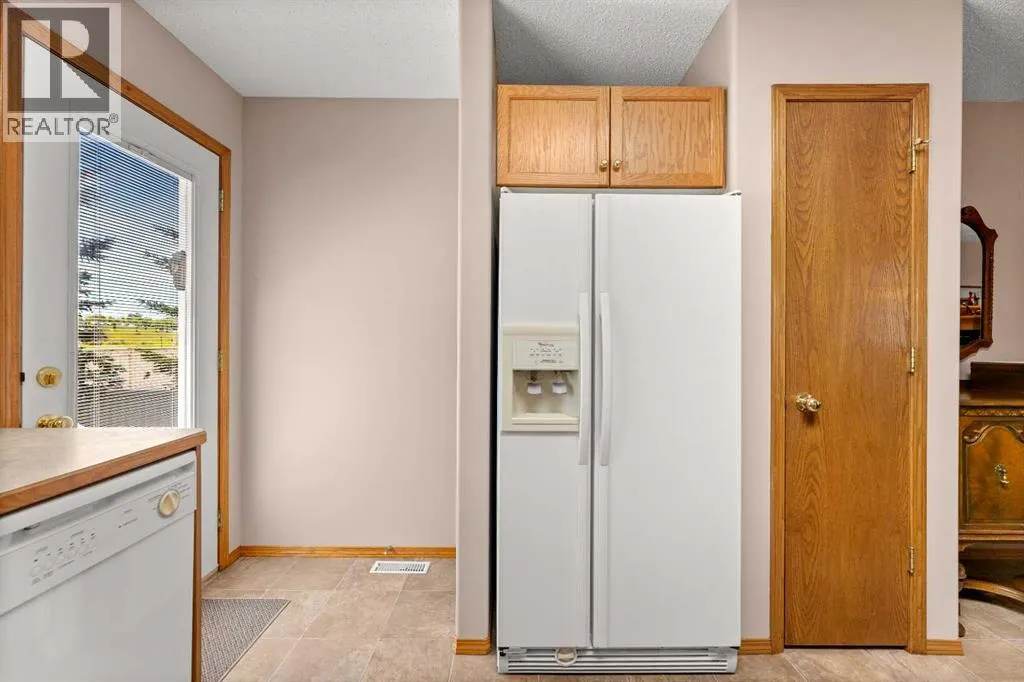 164 Stonegate Close NW