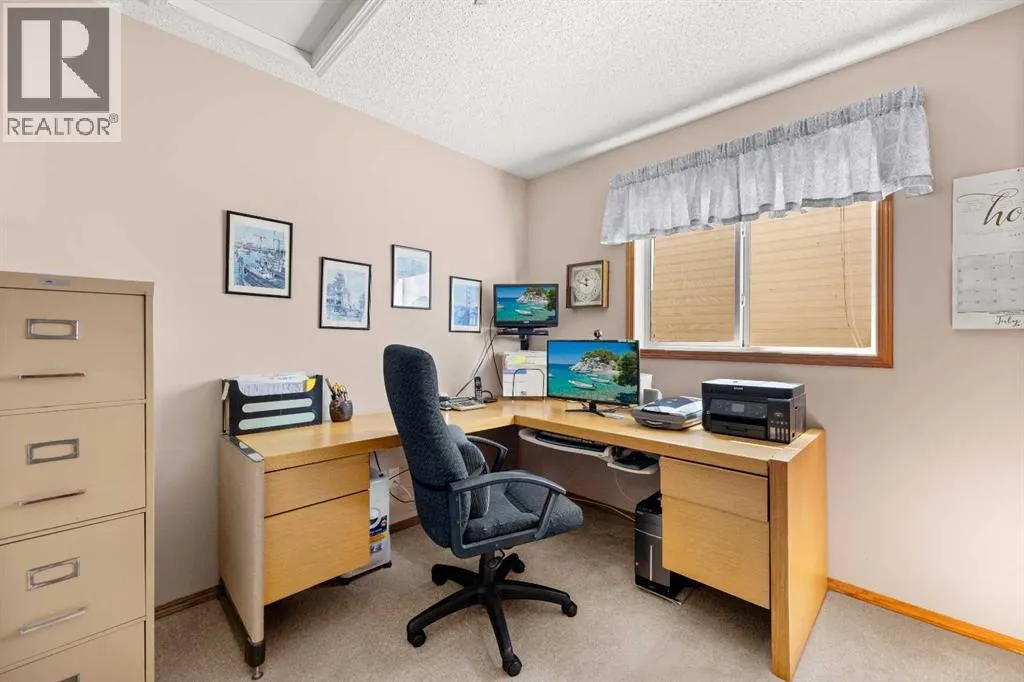 164 Stonegate Close NW