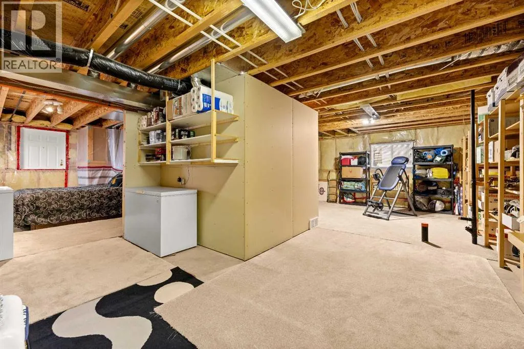 164 Stonegate Close NW