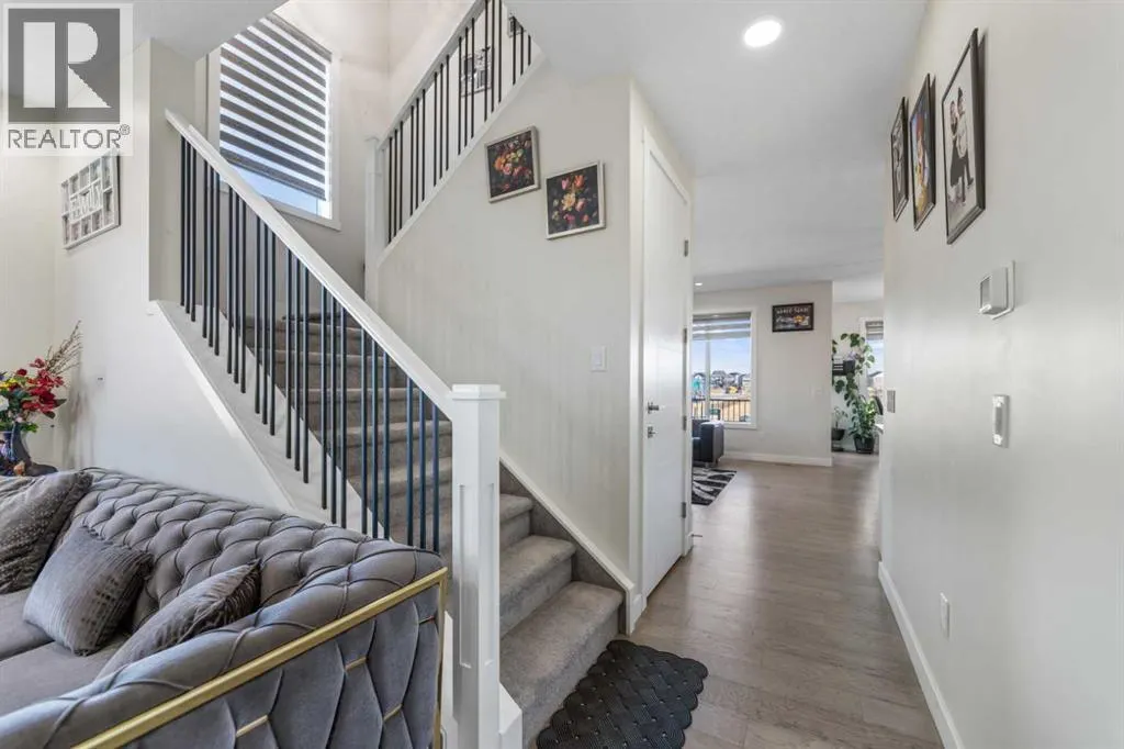 391 Corner Meadows Avenue NE