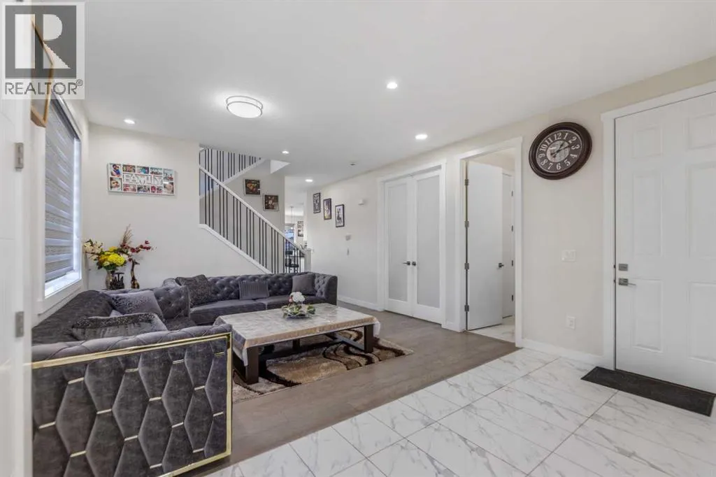 391 Corner Meadows Avenue NE