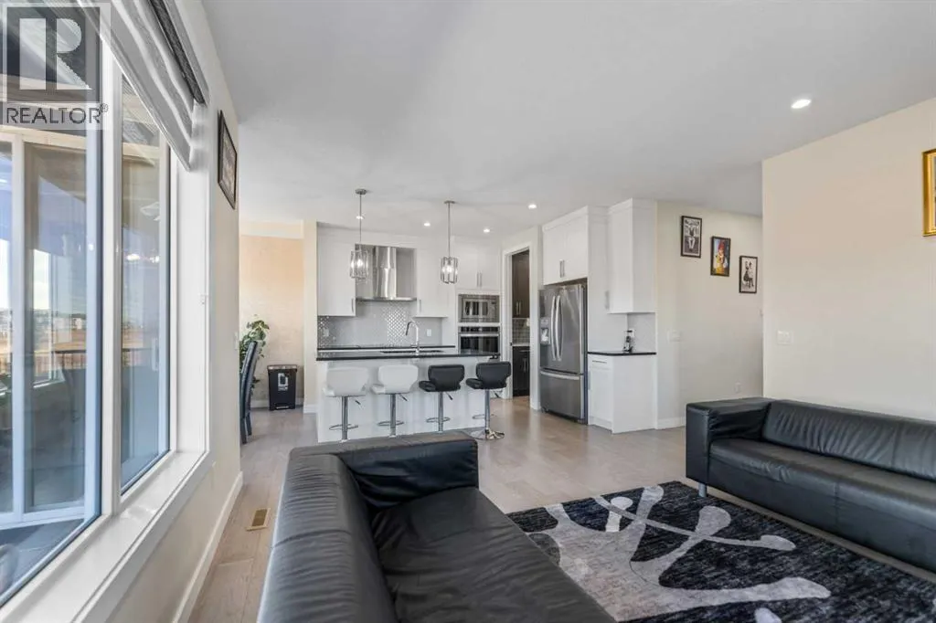 391 Corner Meadows Avenue NE