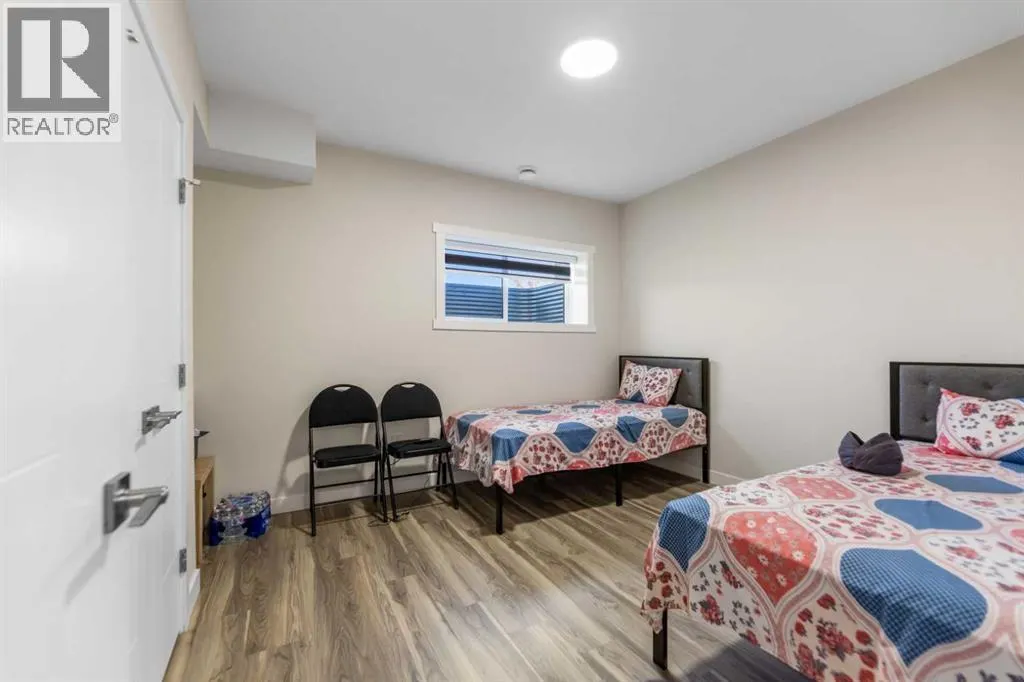 391 Corner Meadows Avenue NE