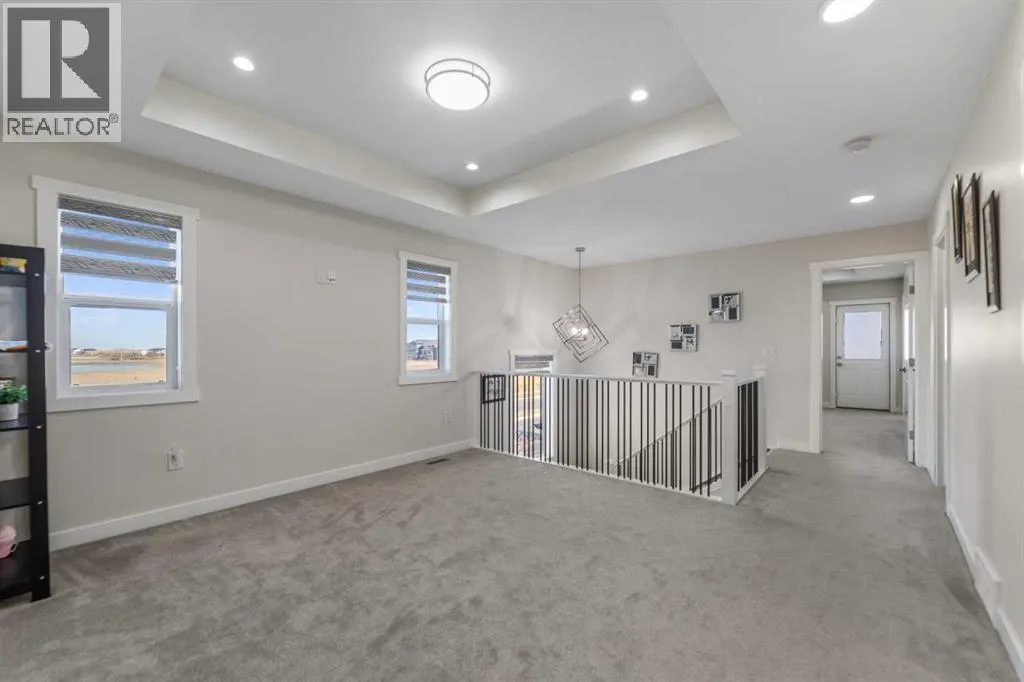 391 Corner Meadows Avenue NE