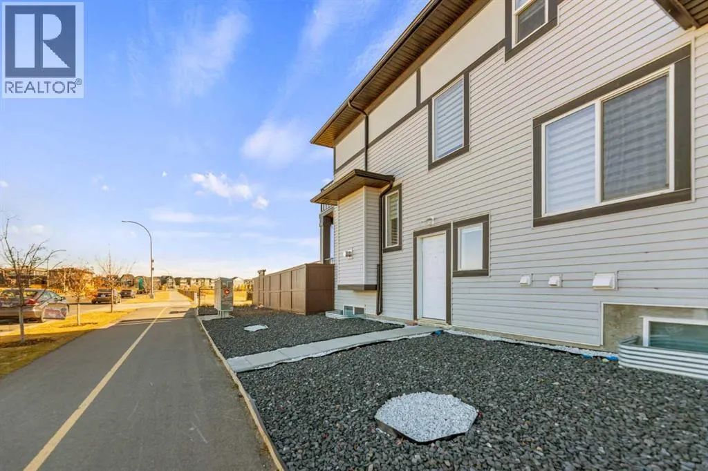 391 Corner Meadows Avenue NE