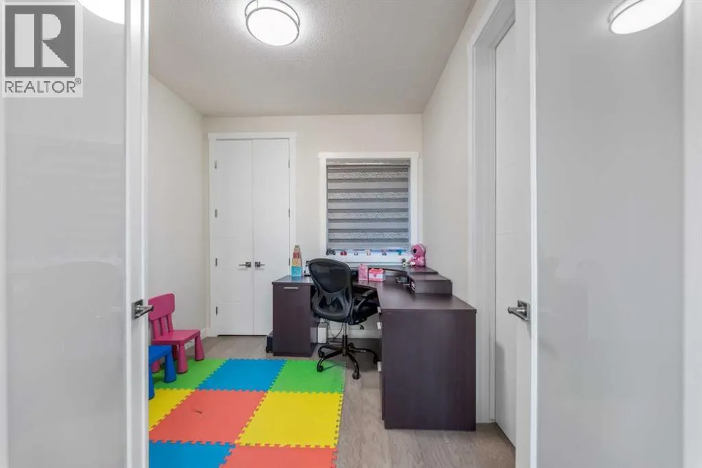 391 Corner Meadows Avenue NE