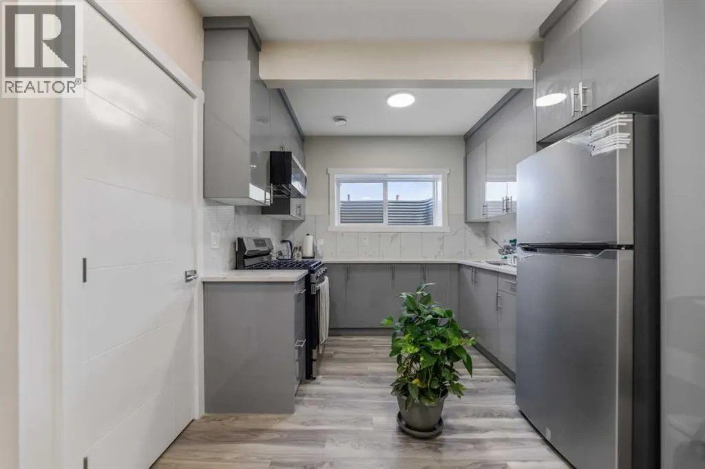 391 Corner Meadows Avenue NE