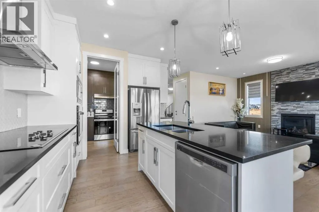 391 Corner Meadows Avenue NE