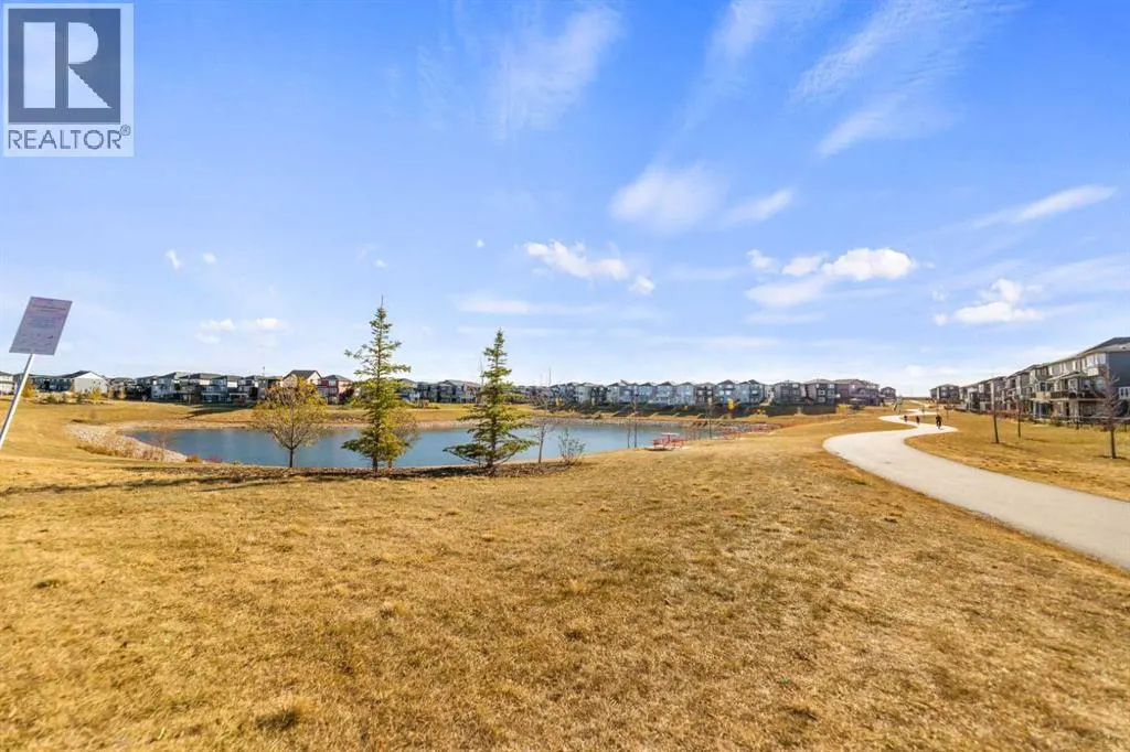 391 Corner Meadows Avenue NE