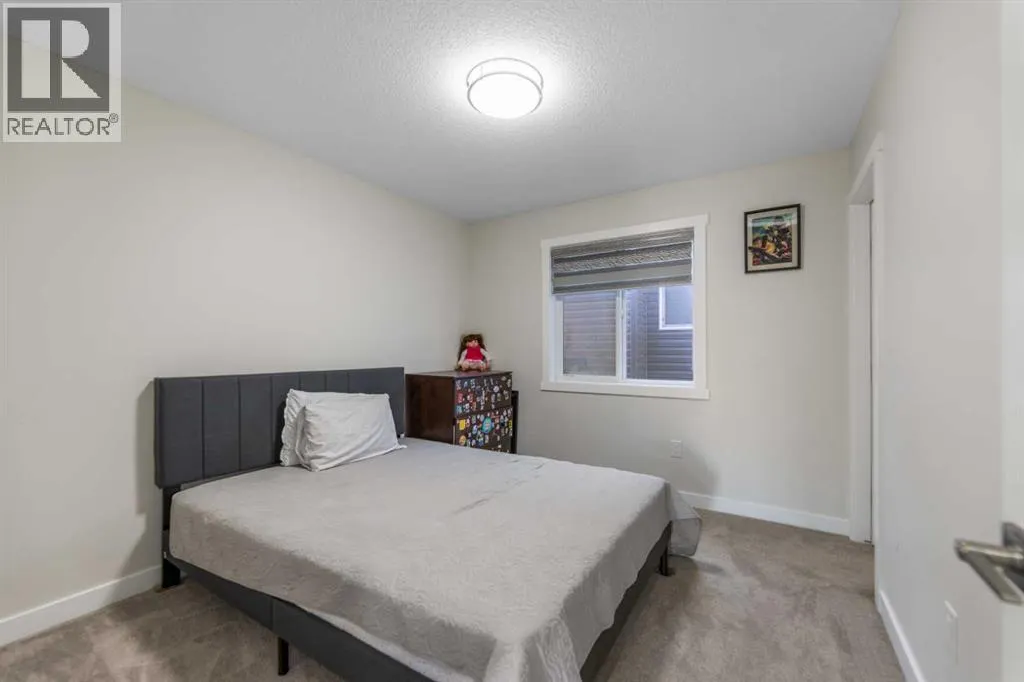 391 Corner Meadows Avenue NE