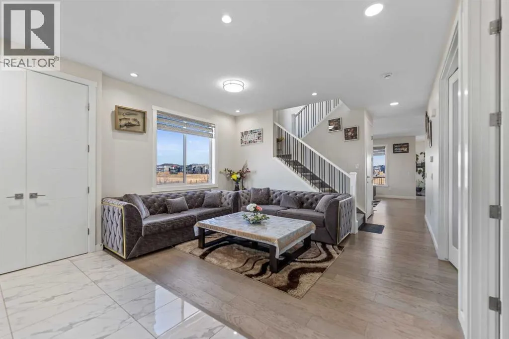 391 Corner Meadows Avenue NE