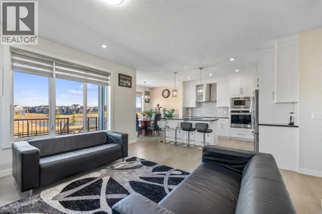 391 Corner Meadows Avenue NE