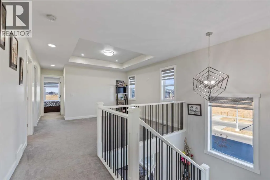 391 Corner Meadows Avenue NE