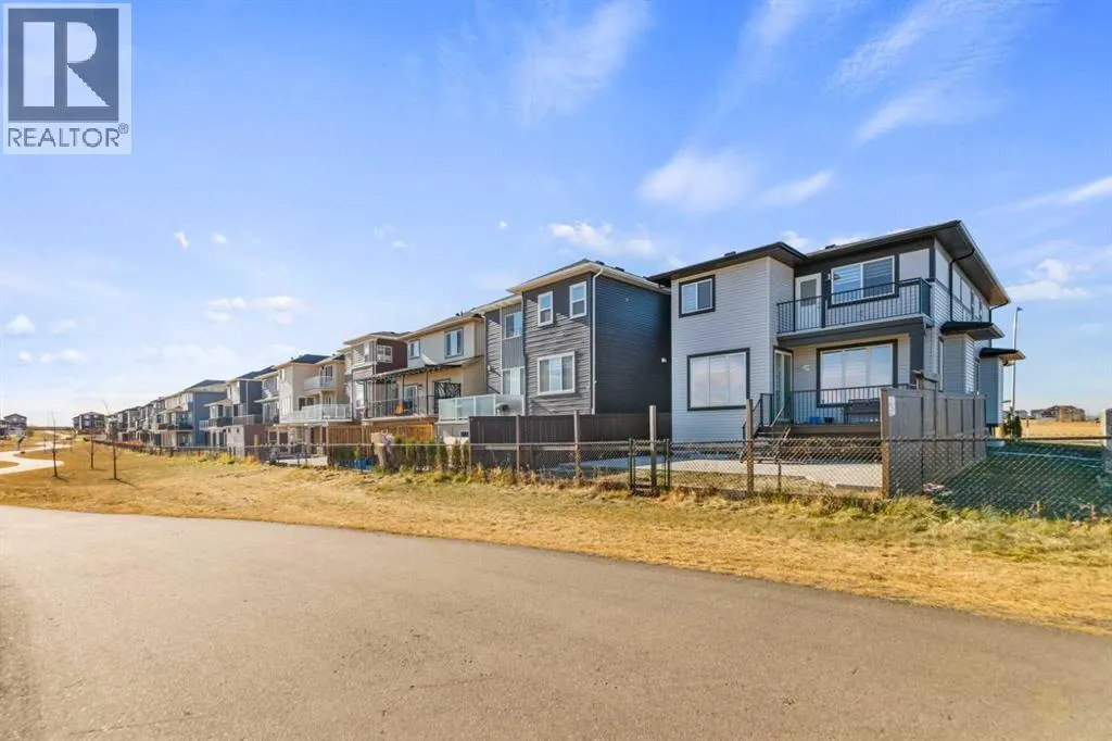 391 Corner Meadows Avenue NE