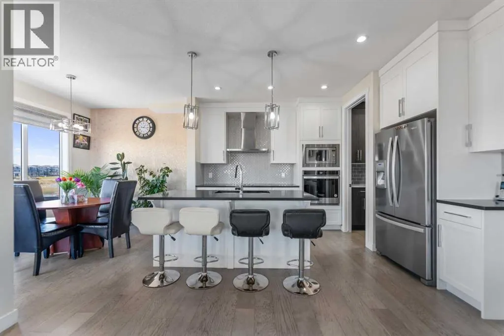 391 Corner Meadows Avenue NE