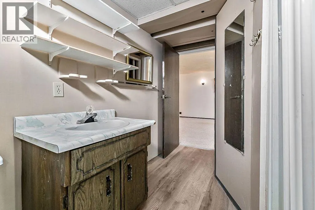 60 Rundlelawn Place NE