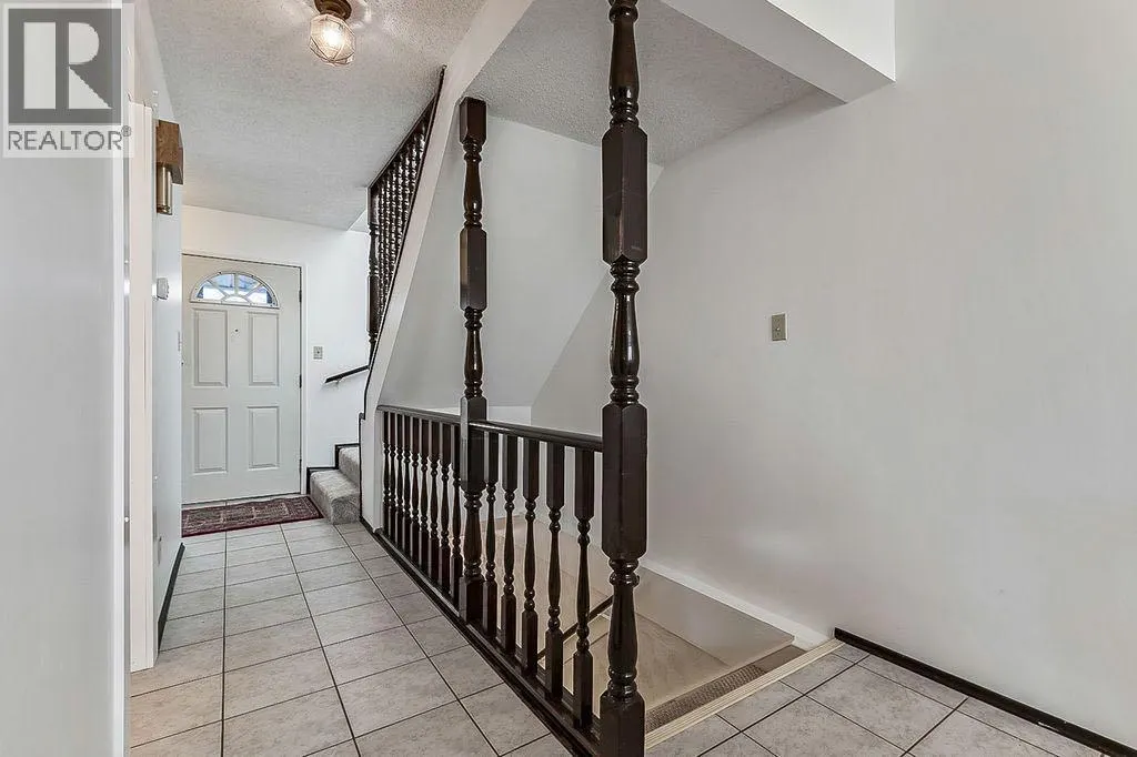 60 Rundlelawn Place NE