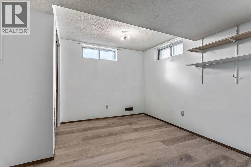 60 Rundlelawn Place NE