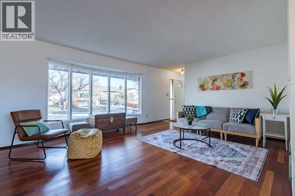 60 Rundlelawn Place NE