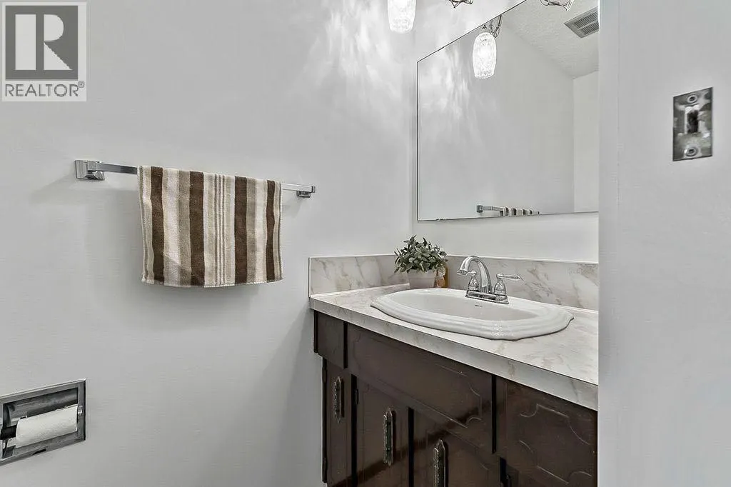 60 Rundlelawn Place NE