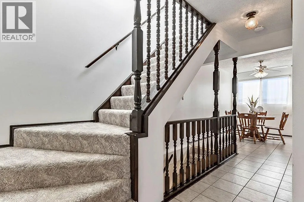 60 Rundlelawn Place NE