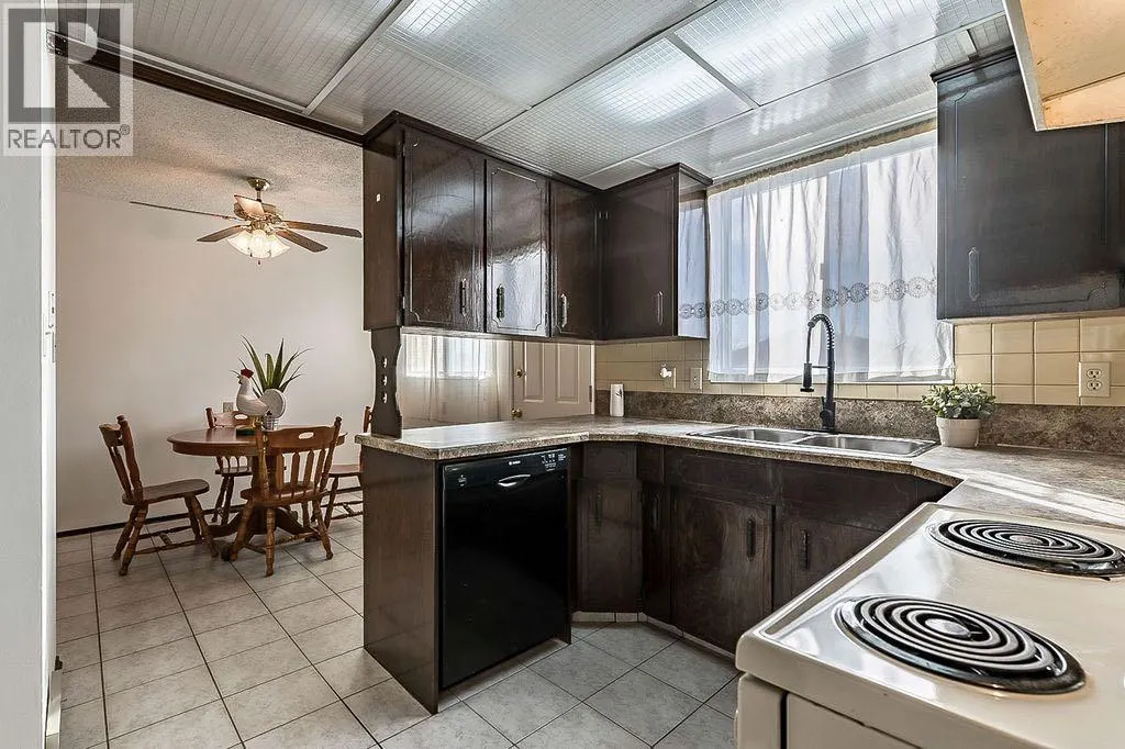 60 Rundlelawn Place NE