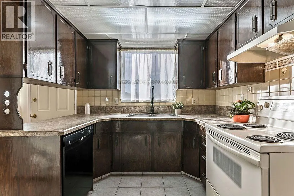 60 Rundlelawn Place NE