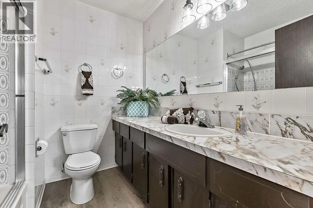 60 Rundlelawn Place NE