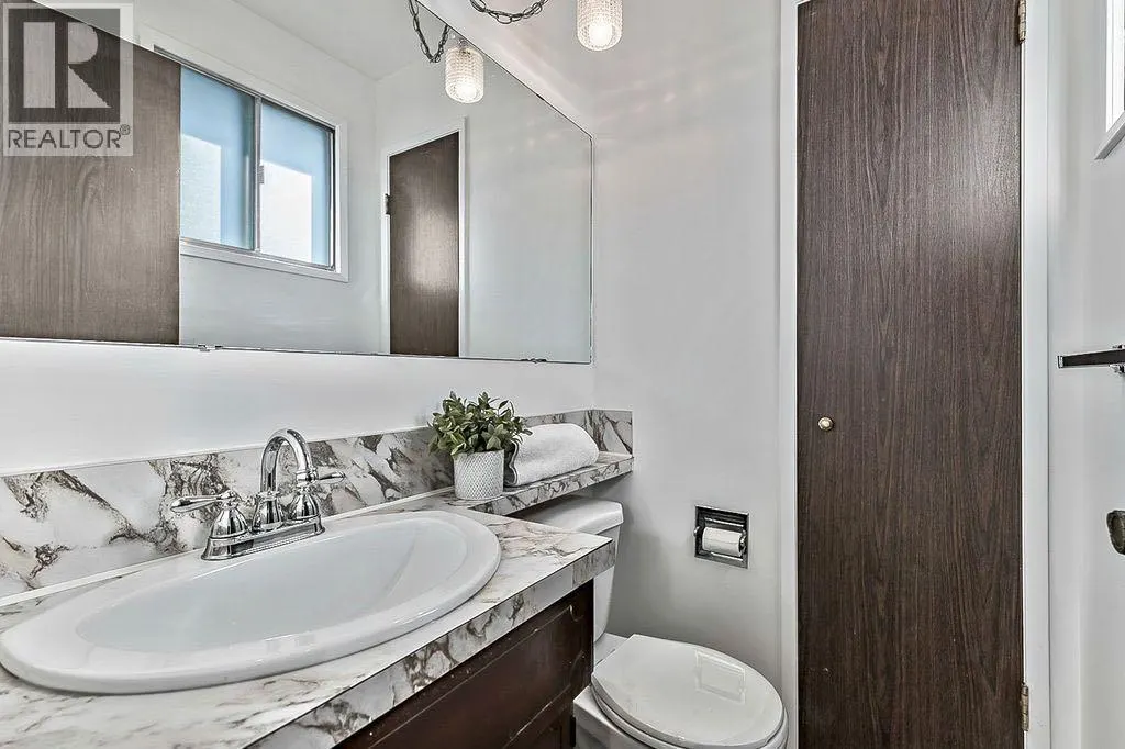 60 Rundlelawn Place NE