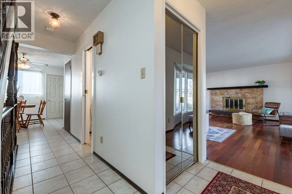 60 Rundlelawn Place NE