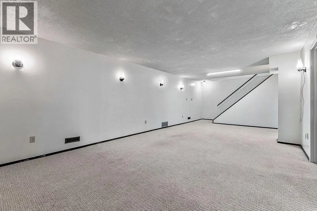 60 Rundlelawn Place NE